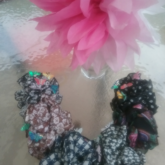 Hair clips - Picture 1 of 1